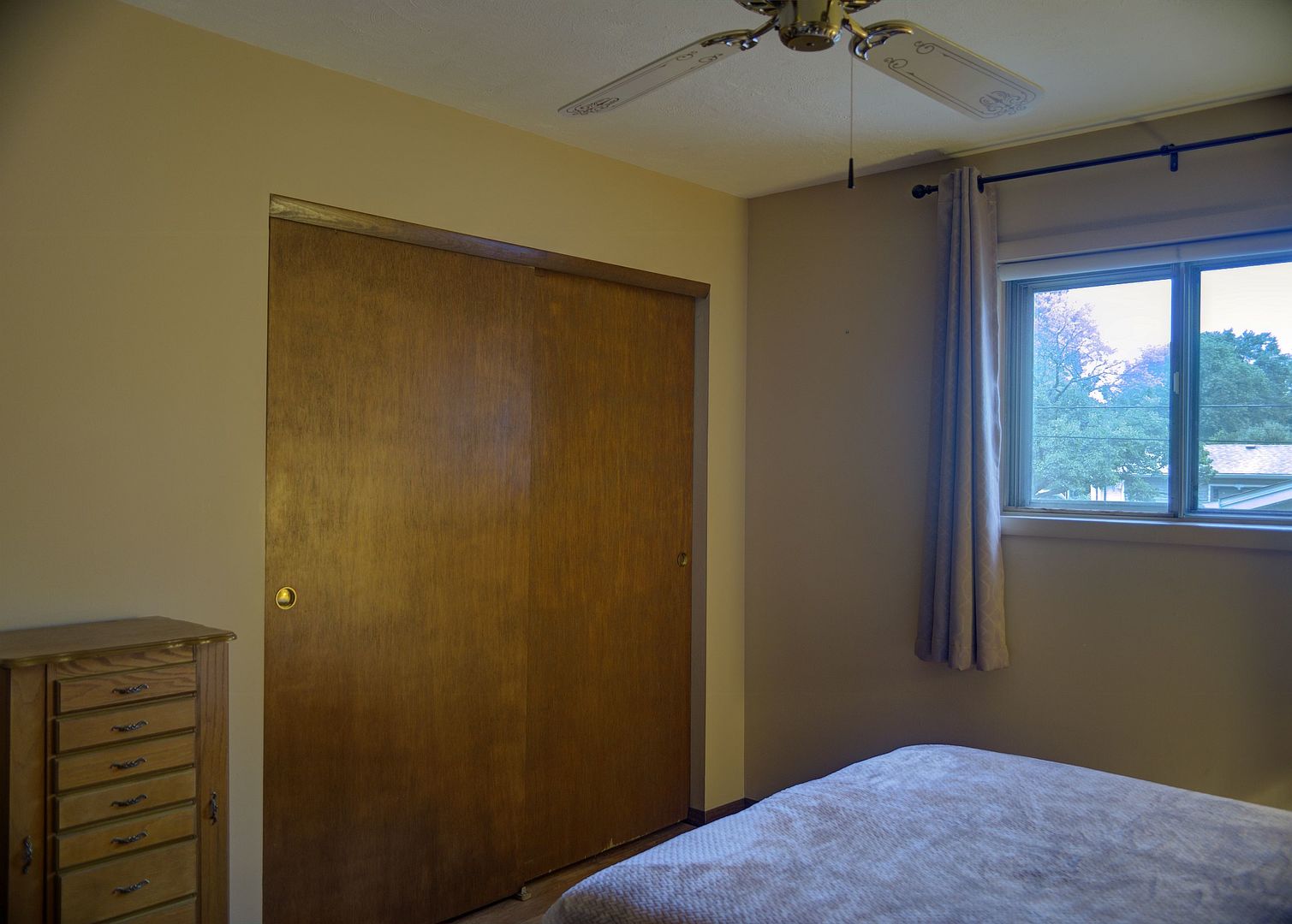 530 Redwood Road Bolingbrook, IL 60440 - Photo 13 of 33 a bedroom with a bed and a window