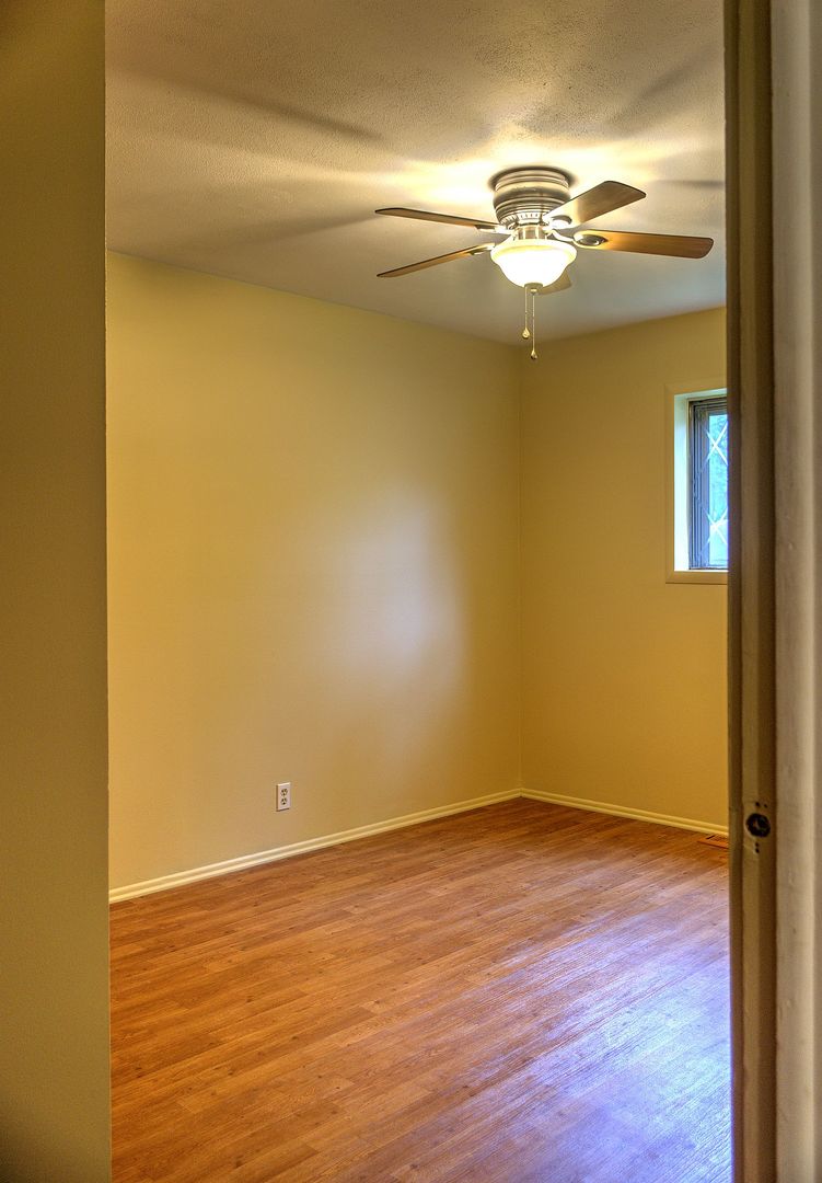 530 Redwood Road Bolingbrook, IL 60440 - Photo 14 of 33 a view of a room with wooden floor