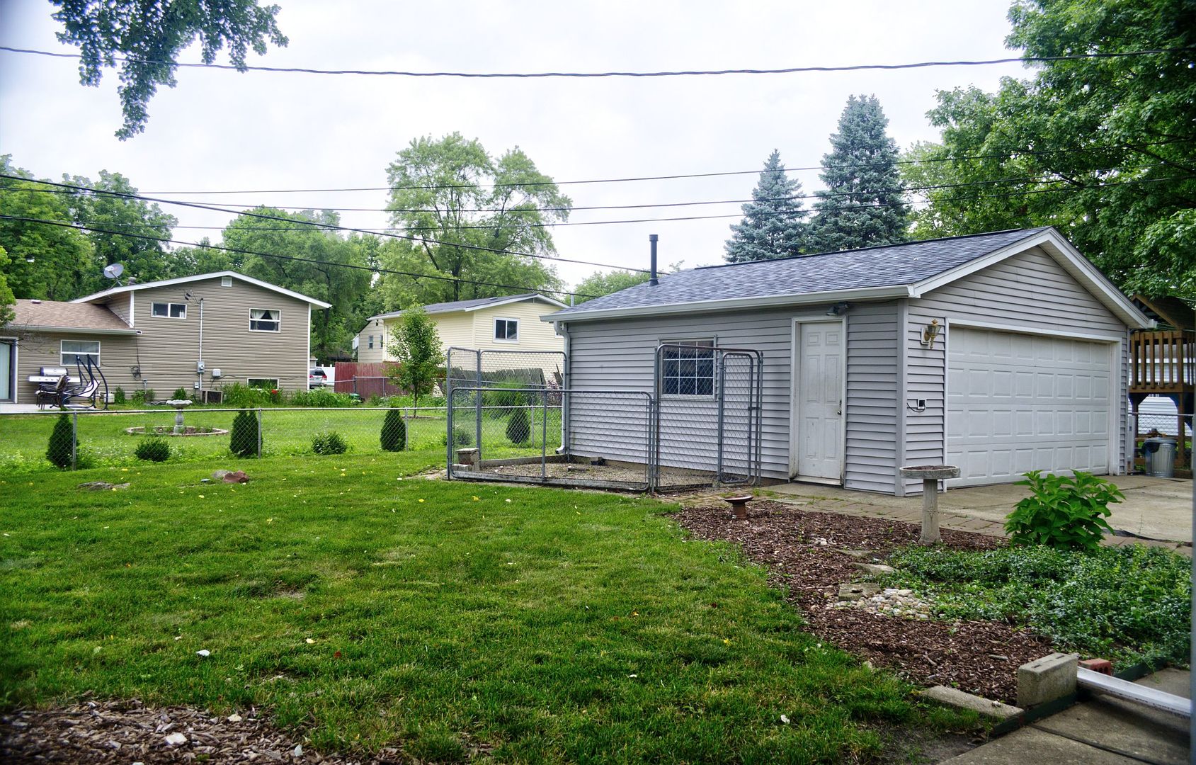 530 Redwood Road Bolingbrook, IL 60440 - Photo 26 of 33 a backyard of a house with lots of green space