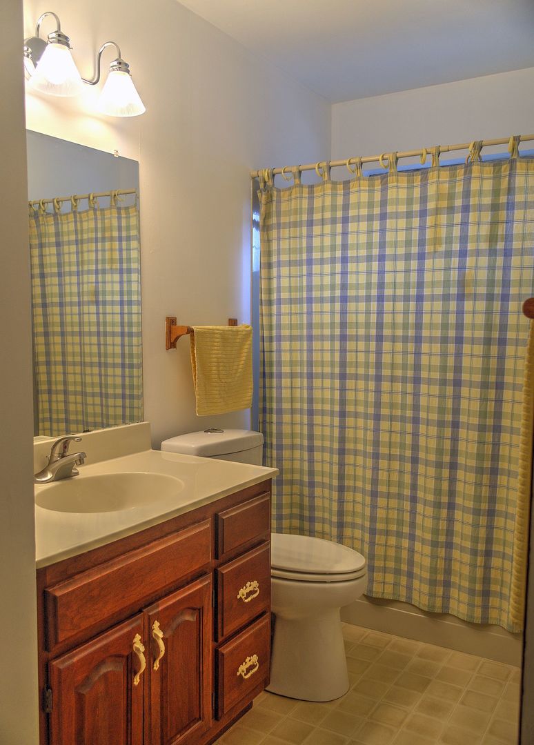 530 Redwood Road Bolingbrook, IL 60440 - Photo 9 of 33 a bathroom with a sink a toilet and shower
