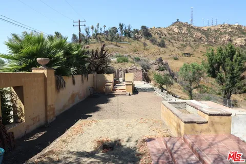 $1,795,000 | 24734 West Saddle Peak Road, Malibu, CA 90265