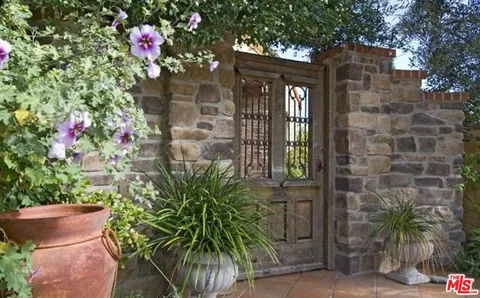 $1,795,000 | 24734 West Saddle Peak Road, Malibu, CA 90265