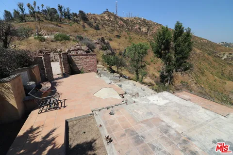 $1,795,000 | 24734 West Saddle Peak Road, Malibu, CA 90265