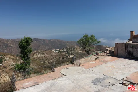 $1,795,000 | 24734 West Saddle Peak Road, Malibu, CA 90265