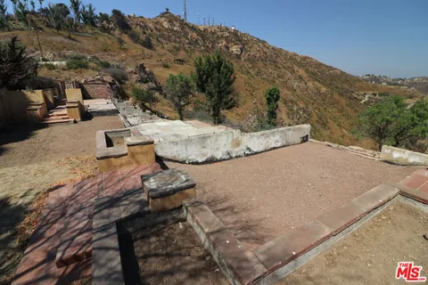 $1,795,000 | 24734 West Saddle Peak Road, Malibu, CA 90265