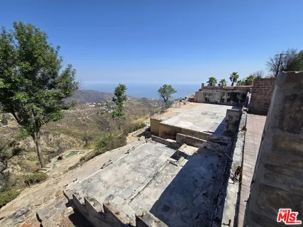 $1,795,000 | 24734 West Saddle Peak Road, Malibu, CA 90265