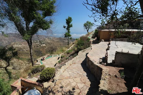 $1,795,000 | 24734 West Saddle Peak Road, Malibu, CA 90265