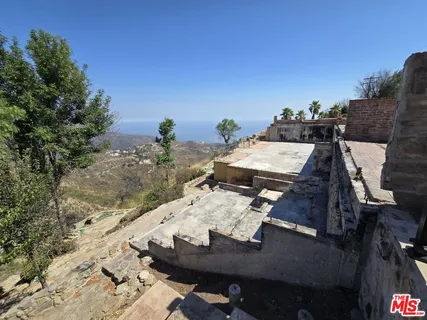 $1,795,000 | 24734 West Saddle Peak Road, Malibu, CA 90265