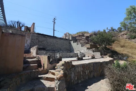 $1,795,000 | 24734 West Saddle Peak Road, Malibu, CA 90265