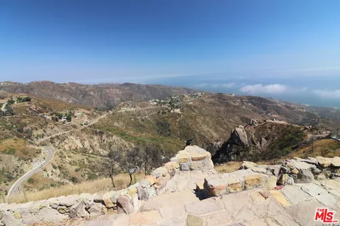 $1,795,000 | 24734 West Saddle Peak Road, Malibu, CA 90265