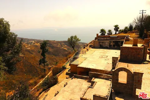 $1,795,000 | 24734 West Saddle Peak Road, Malibu, CA 90265