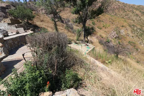 $1,795,000 | 24734 West Saddle Peak Road, Malibu, CA 90265