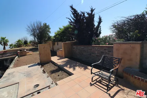 $1,795,000 | 24734 West Saddle Peak Road, Malibu, CA 90265