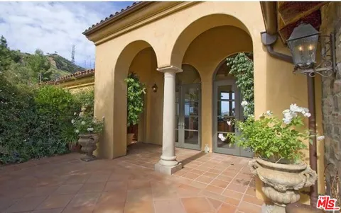 $1,795,000 | 24734 West Saddle Peak Road, Malibu, CA 90265