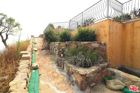 $1,795,000 | 24734 West Saddle Peak Road, Malibu, CA 90265