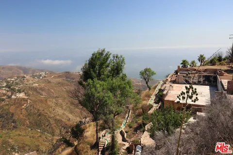 $1,795,000 | 24734 West Saddle Peak Road, Malibu, CA 90265