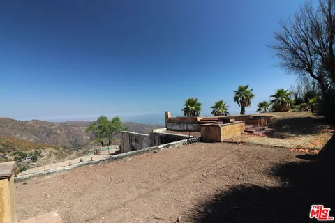 $1,795,000 | 24734 West Saddle Peak Road, Malibu, CA 90265