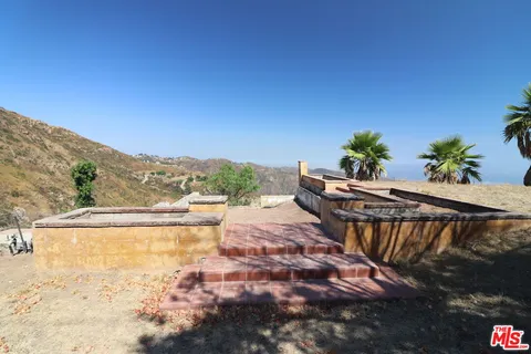 $1,795,000 | 24734 West Saddle Peak Road, Malibu, CA 90265