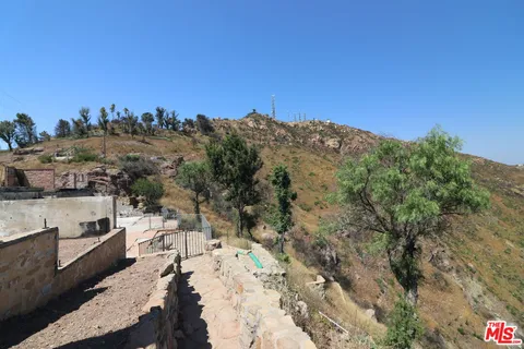 $1,795,000 | 24734 West Saddle Peak Road, Malibu, CA 90265