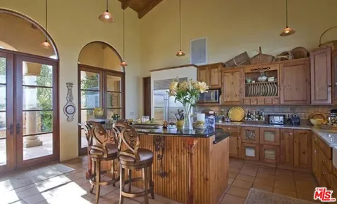 $1,795,000 | 24734 West Saddle Peak Road, Malibu, CA 90265