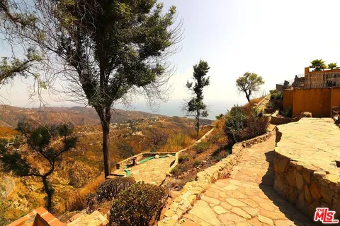 $1,795,000 | 24734 West Saddle Peak Road, Malibu, CA 90265