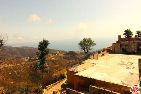 $1,795,000 | 24734 West Saddle Peak Road, Malibu, CA 90265