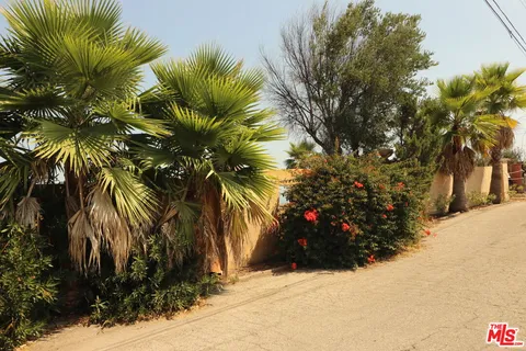 $1,795,000 | 24734 West Saddle Peak Road, Malibu, CA 90265