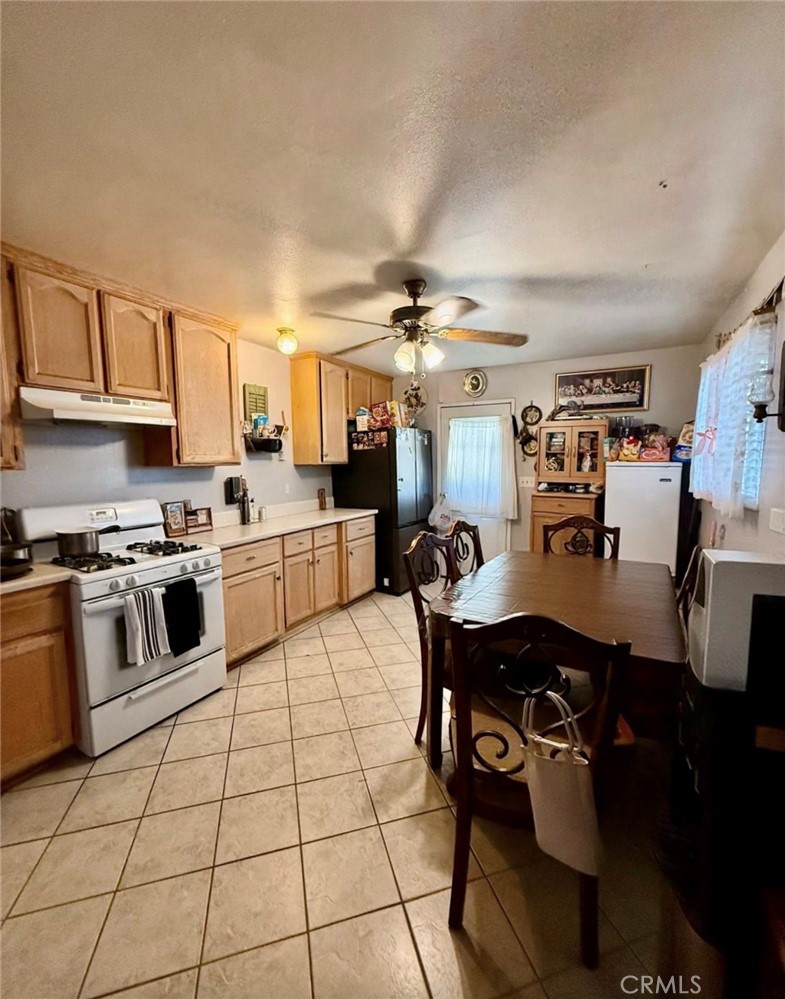 25541 Jade Road Barstow, CA 92311 - Photo 3 of 11 Gallery Image 3