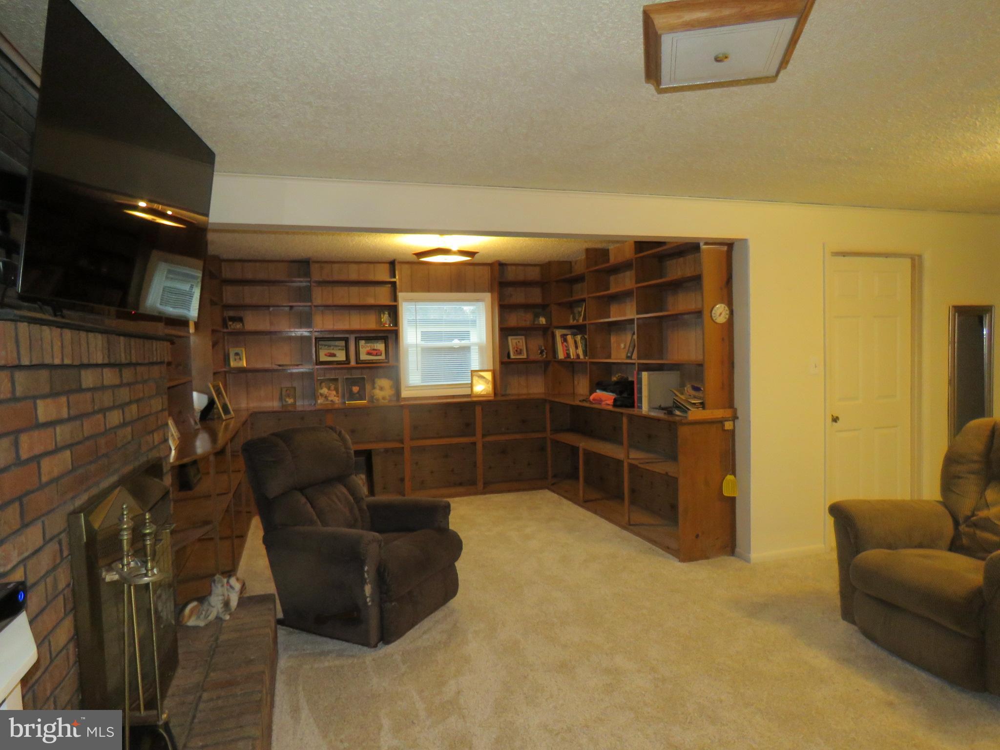 10976 Delaware Avenue Laurel, DE 19956 - Photo 21 of 56 DEN AND FAMILY ROOM