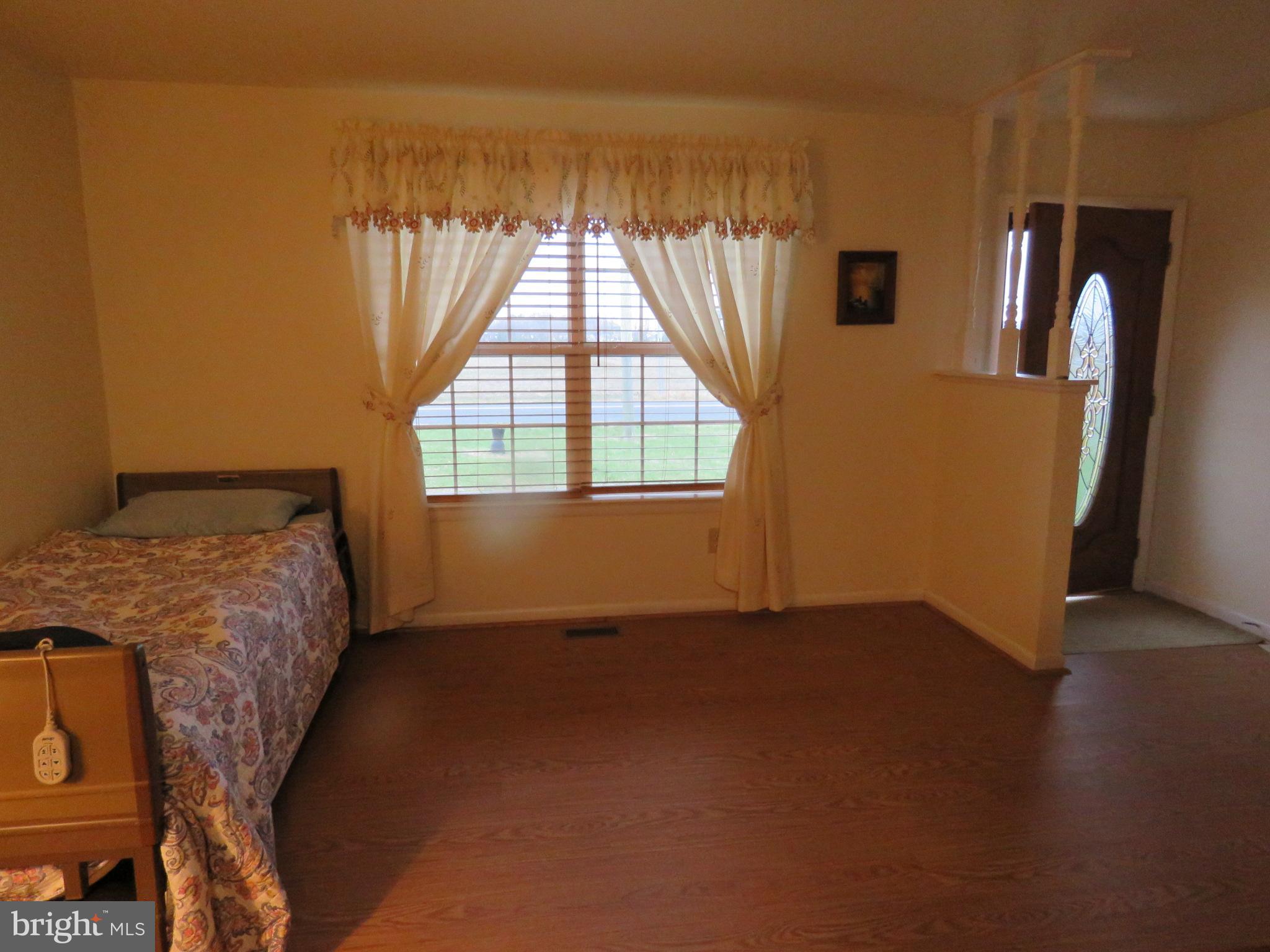 10976 Delaware Avenue Laurel, DE 19956 - Photo 7 of 56 LIVING ROOM