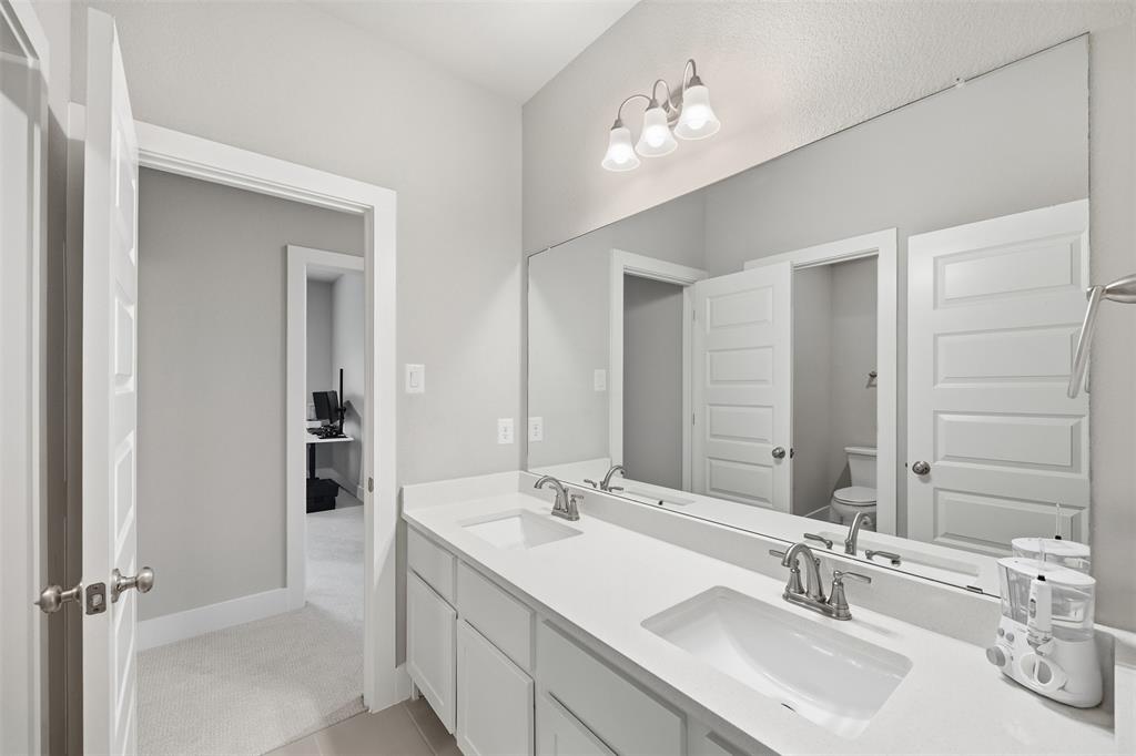5805 Heatherwood Loop Sachse, TX 75048 - Photo 33 of 39 a bathroom with 2 sink and a mirror