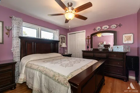 $349,999 | 2854 West 99th Street, Evergreen Park, IL 60805