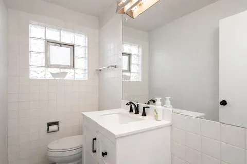 $349,999 | 2854 West 99th Street, Evergreen Park, IL 60805