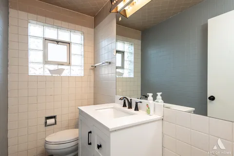 $349,999 | 2854 West 99th Street, Evergreen Park, IL 60805