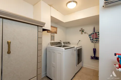 $349,999 | 2854 West 99th Street, Evergreen Park, IL 60805