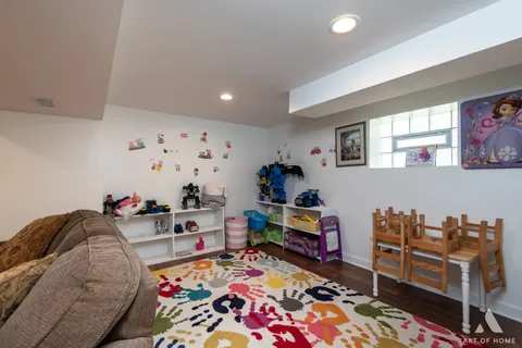 $349,999 | 2854 West 99th Street, Evergreen Park, IL 60805