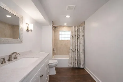 $349,999 | 2854 West 99th Street, Evergreen Park, IL 60805