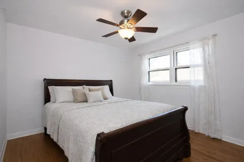 $349,999 | 2854 West 99th Street, Evergreen Park, IL 60805