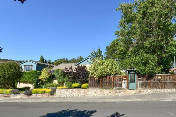$4,850 | 4 Ramona Avenue, Napa, CA 94559