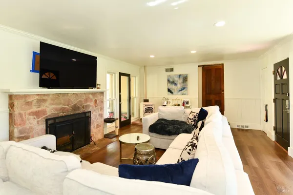 $4,850 | 4 Ramona Avenue, Napa, CA 94559