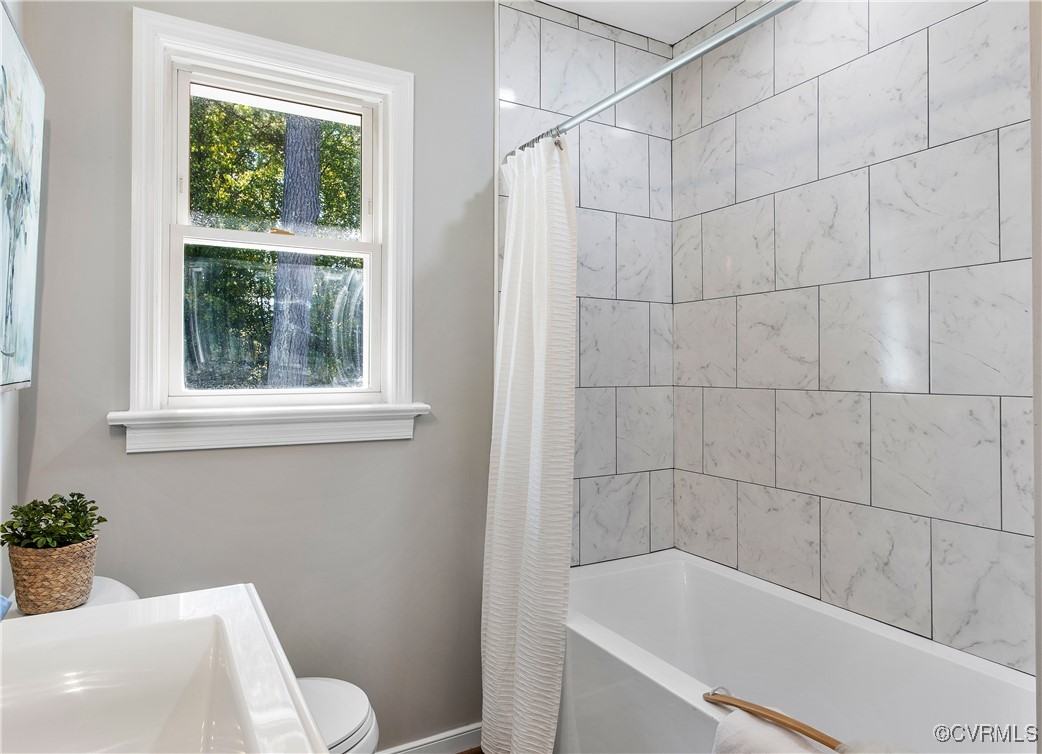 12079 Sunset Drive Ashland, VA 23005 - Photo 21 of 27 a white bath tub sitting next to a white toilet