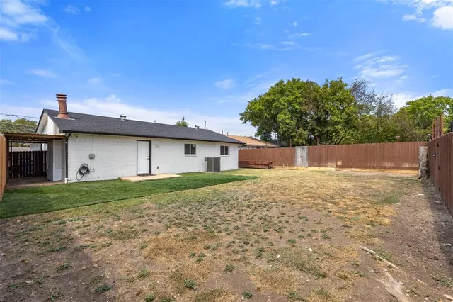 a view of a house with a yard and garage