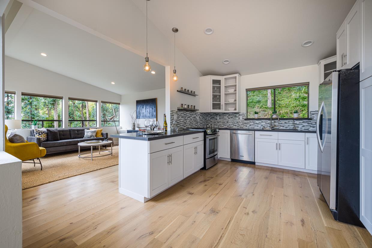 194 Del Monte Road El Granada, CA 94019 - Photo 5 of 54 Gallery Image 5