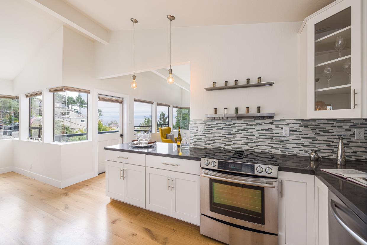 194 Del Monte Road El Granada, CA 94019 - Photo 6 of 54 Gallery Image 6
