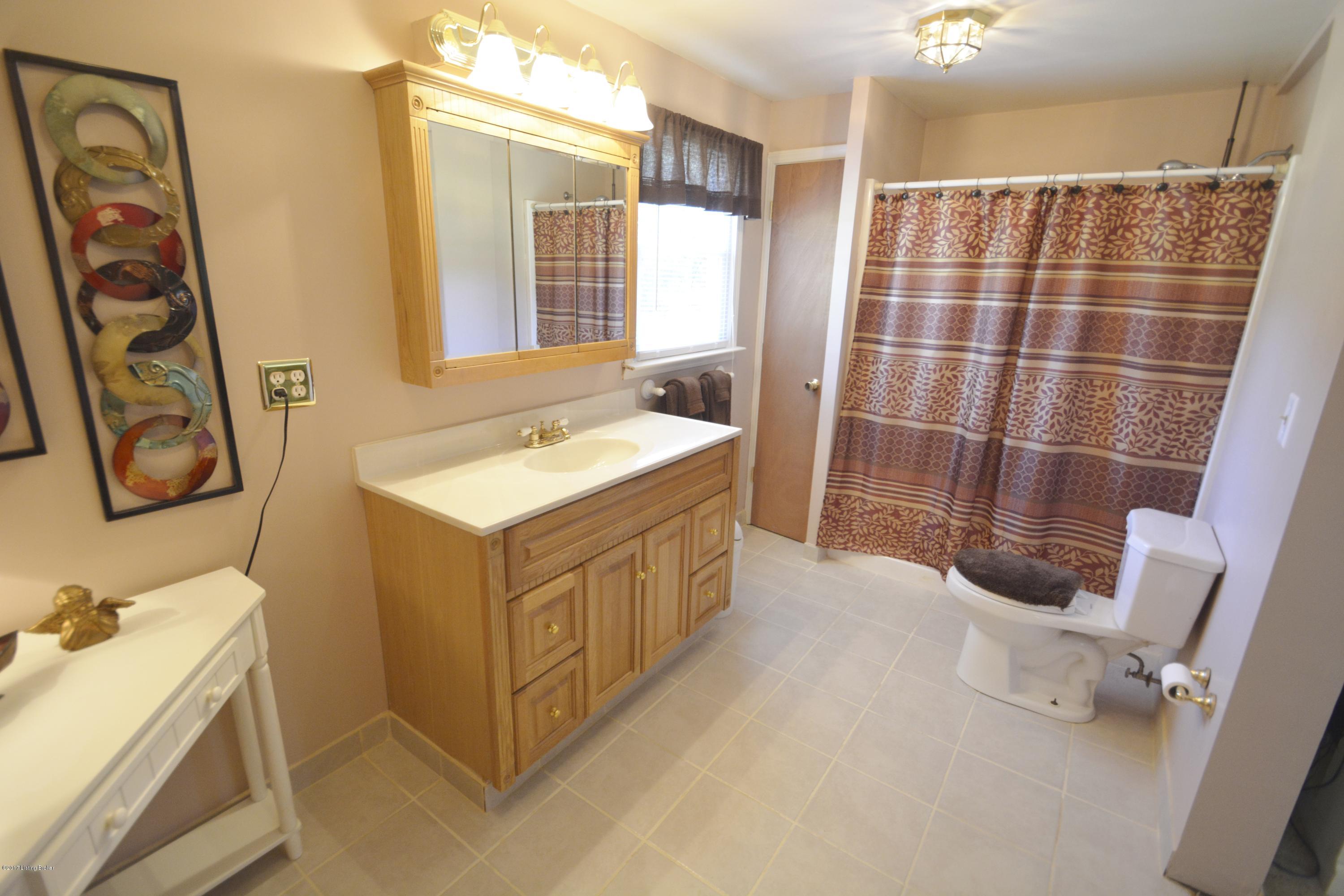 709 Howey Road Vine Grove, KY 40175 - Photo 10 of 16 _DSC0057