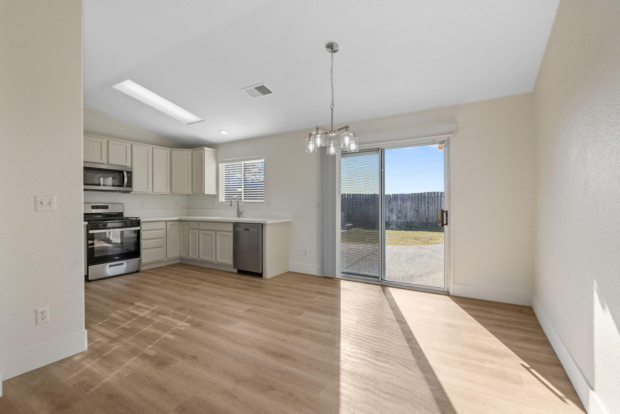 1459 Chimney Way Lemoore, CA 93245 - Photo 7 of 23 10-web-or-mls-713A9945