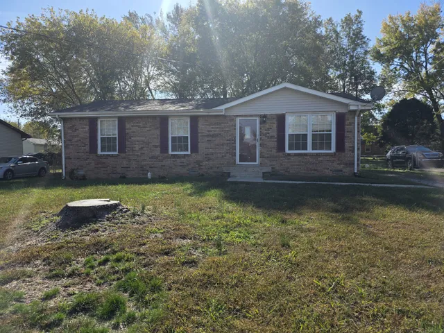 $1,250 | 386 Elaine Drive, Clarksville, TN 37042