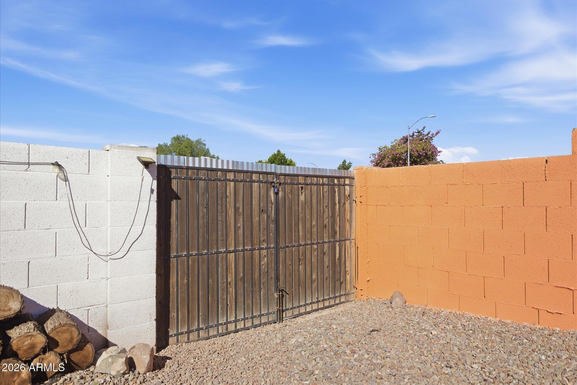 2222 West Maple Drive Phoenix, AZ 85027 - Photo 24 of 32 a view of a bird bath