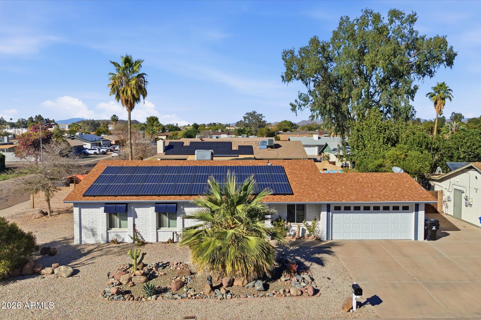 2222 West Maple Drive Phoenix, AZ 85027 - Photo 30 of 32 a view of a chairs and table in the terrace