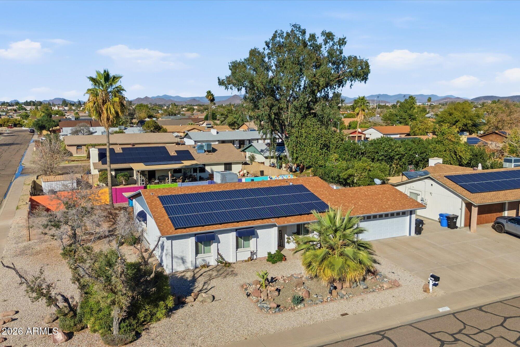 2222 West Maple Drive Phoenix, AZ 85027 - Photo 31 of 32 a small yard with table and chairs